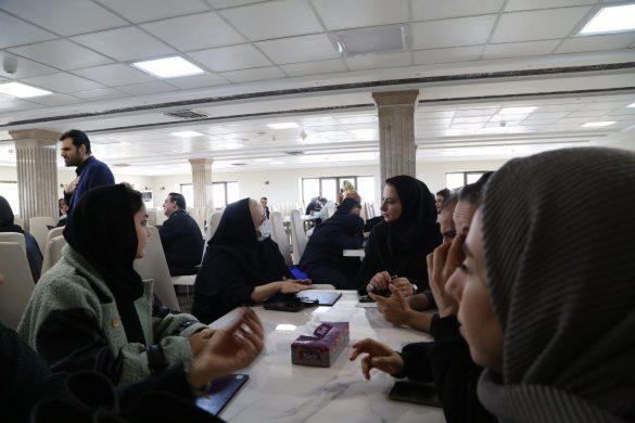 02 4 585x390 - در نشست صمیمانه مدیر روابط عمومی ایمیدرو با خبرنگاران مطرح شد؛ برنامه‌های مدیریت روابط عمومی ایمیدرو برای سال ۱۴۰۴