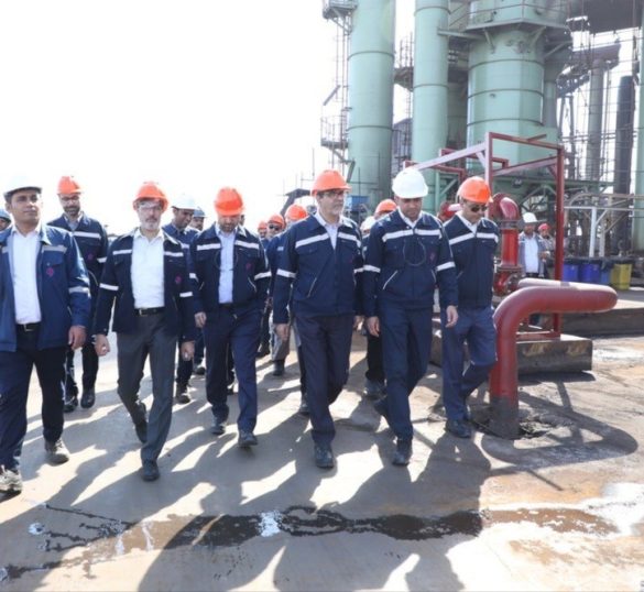 02 8 585x538 - بازدید مدیرعامل صندوق بازنشستگی کشوری از شرکت صبا فولاد خلیج فارس