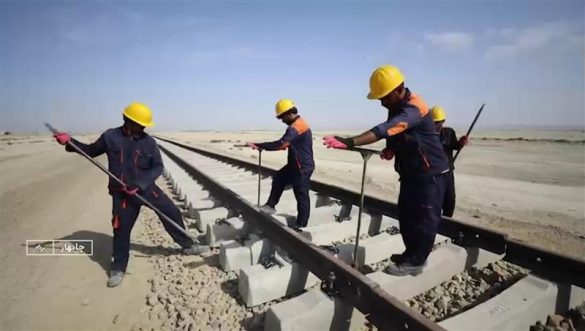 03 3 585x331 - ریل&zwnj;گذاری توسعه ملی؛ خط آهن چابهار&ndash;زاهدان با مشارکت ذوب&zwnj; آهن و سپاه به گام پایانی نزدیک شد