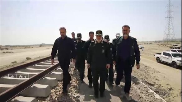 04 2 585x328 - ریل&zwnj;گذاری توسعه ملی؛ خط آهن چابهار&ndash;زاهدان با مشارکت ذوب&zwnj; آهن و سپاه به گام پایانی نزدیک شد