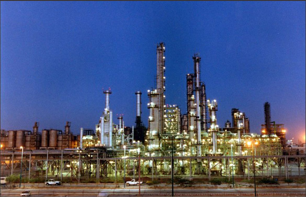 نمودار رشد درآمد عملیاتی، تولید و فروش پتروشیمی بوعلی سینا در فروردین ۱۴۰۴