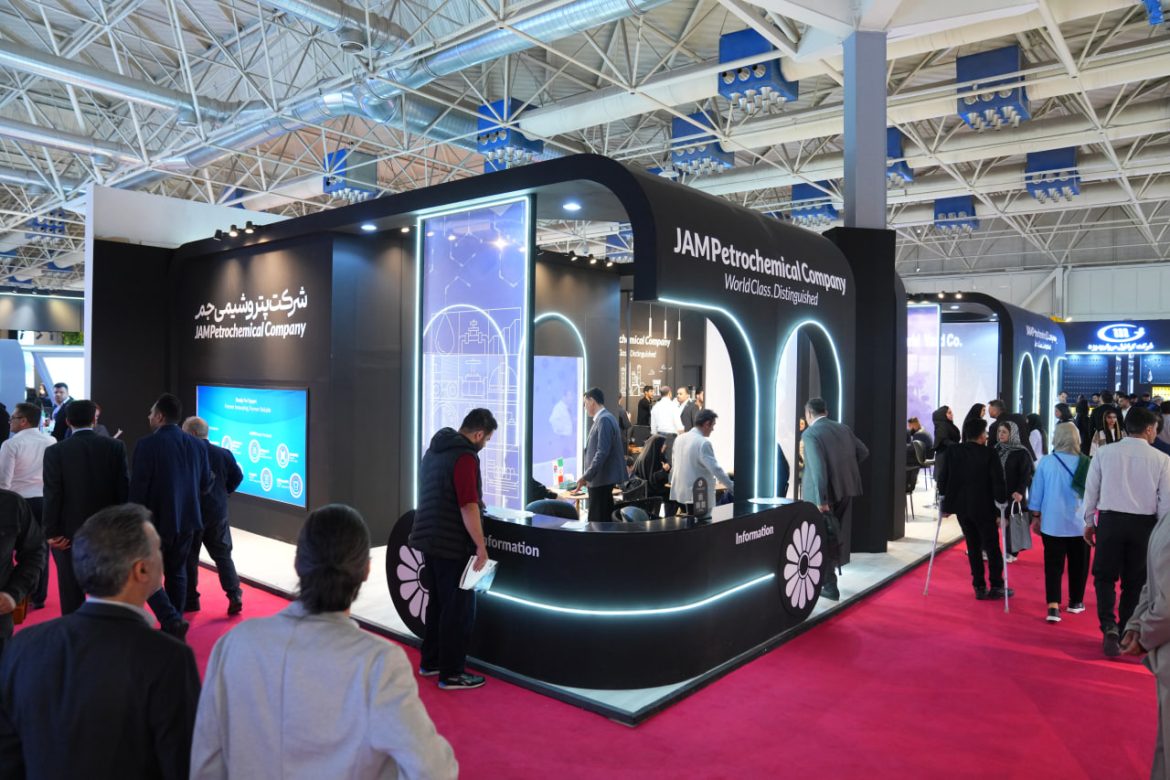 حضور کارشناسان و مدیران پتروشیمی جم در غرفه ایران اکسپو ۲۰۲۵ و مذاکره با تجار و سفیر کشور توگو برای توسعه صادرات به بازارهای آفریقا
